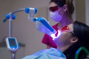 Tẩy trắng tại nha khoa hay tại nhà: So sánh chi phí, thời gian, kết quả