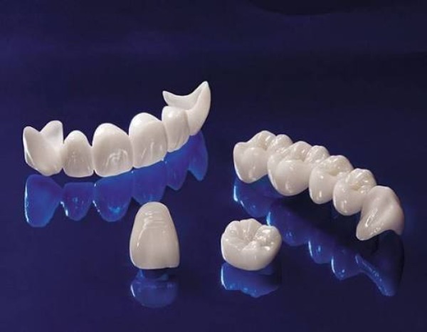 Lisi Press và zirconia có độ bền vượt trội không?